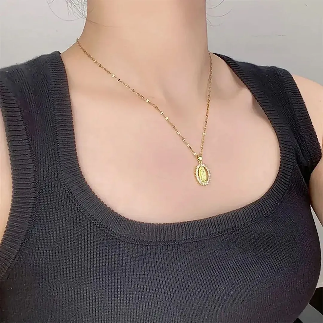 Collar Virgen María Protección Divina – Dije con Baño de Rodio y Cadena en Acero Inoxidable 🙏💖 mujer